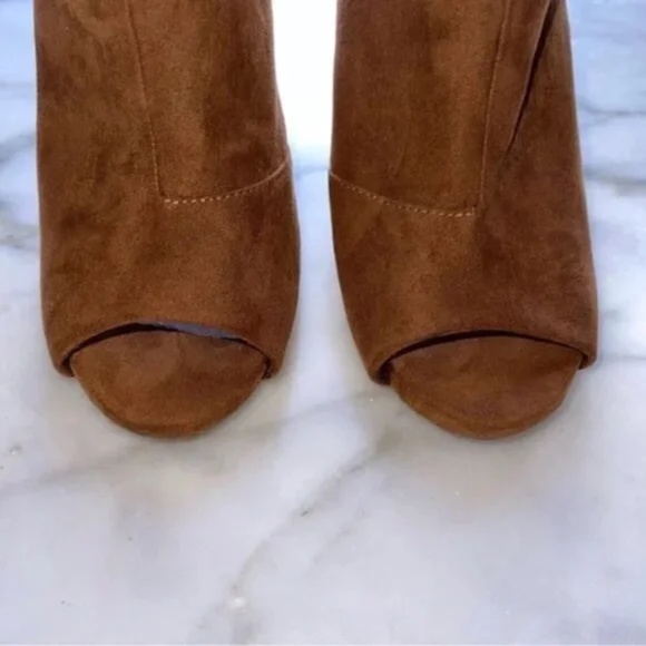 Women's Chunky Suede Peep-Toe Mule Heels - Picture 2 of 10